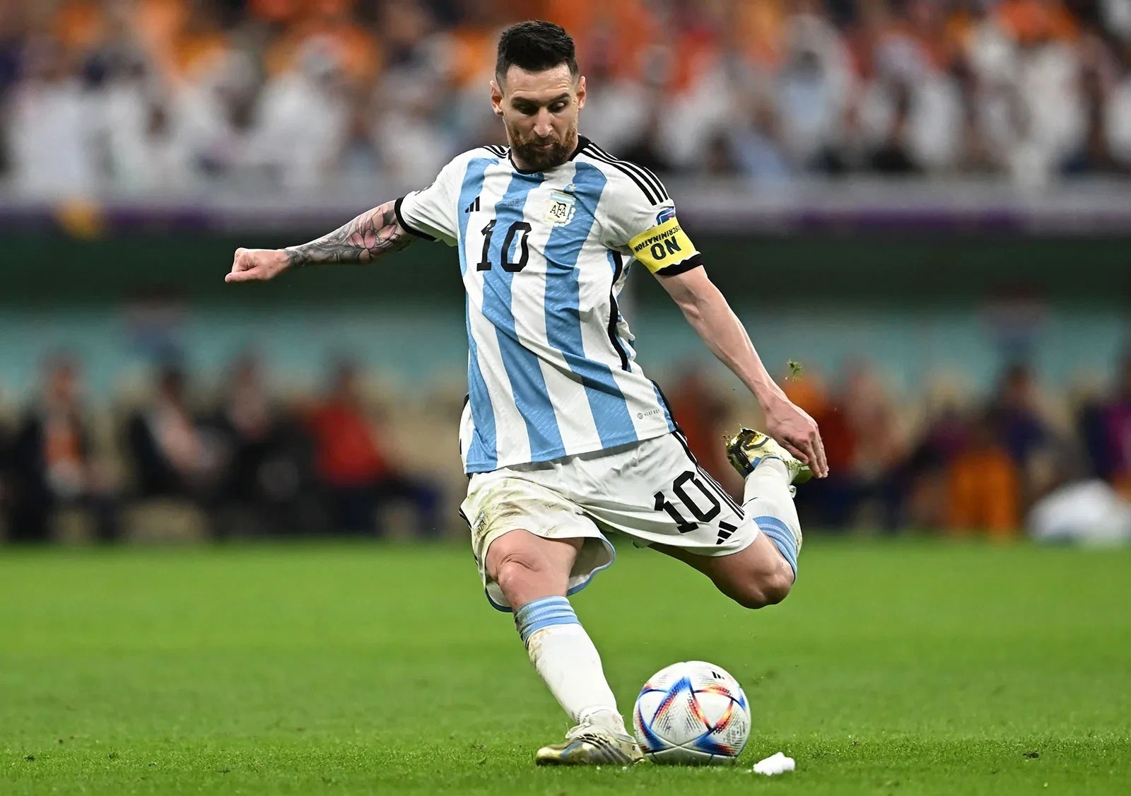 Lionel Messi Argentina World Cup 2022 Soccer Football Action Photo Reprint