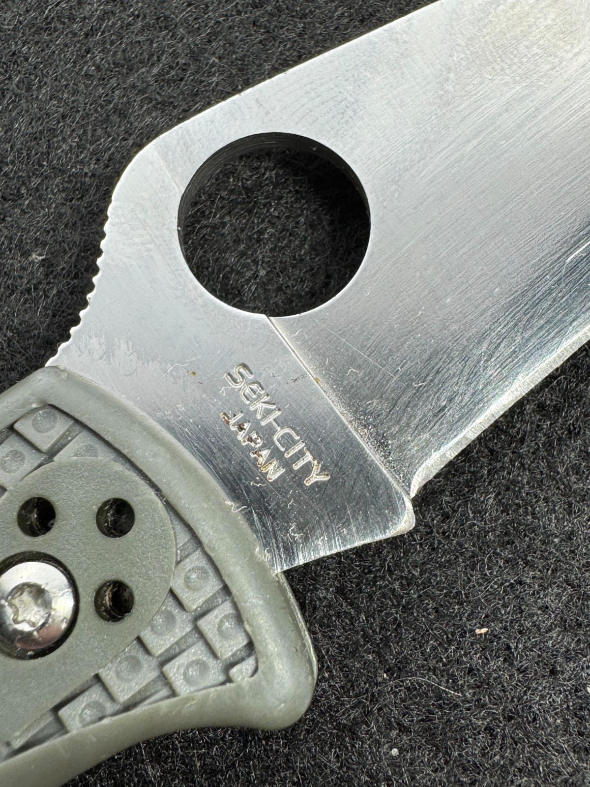 Spyderco Endura 4 Knife FRN Gray Plain Edge VG-10 Blade Seki City Japan