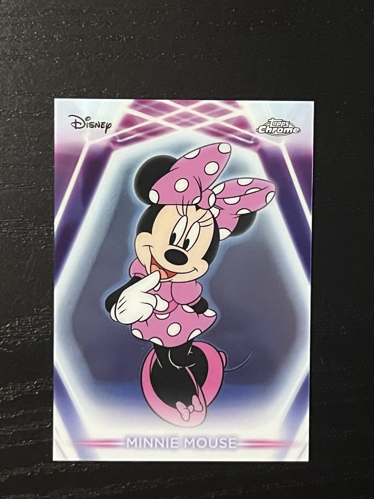 2026 Topps Disney Neon Chrome Etch Minnie Mouse CNE-199
