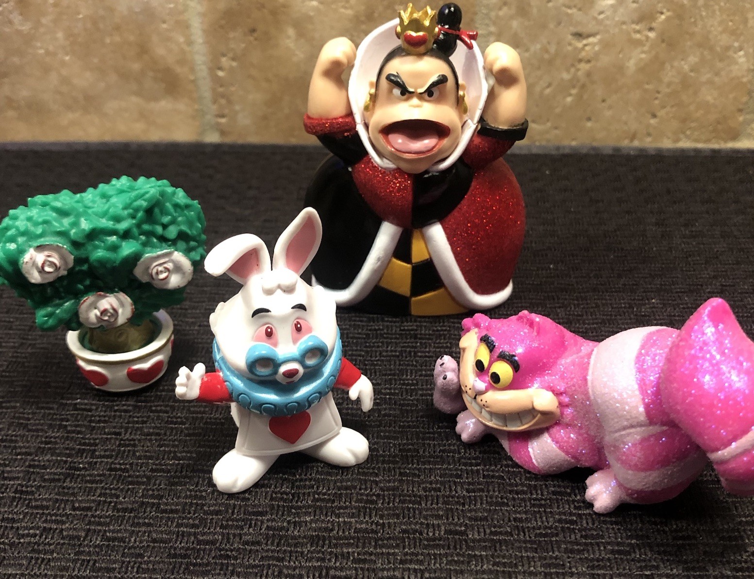 Alice In Wonderland Characters – 4 Pc Set PVC Queen Of Hearts 3” Cheshire Cat
