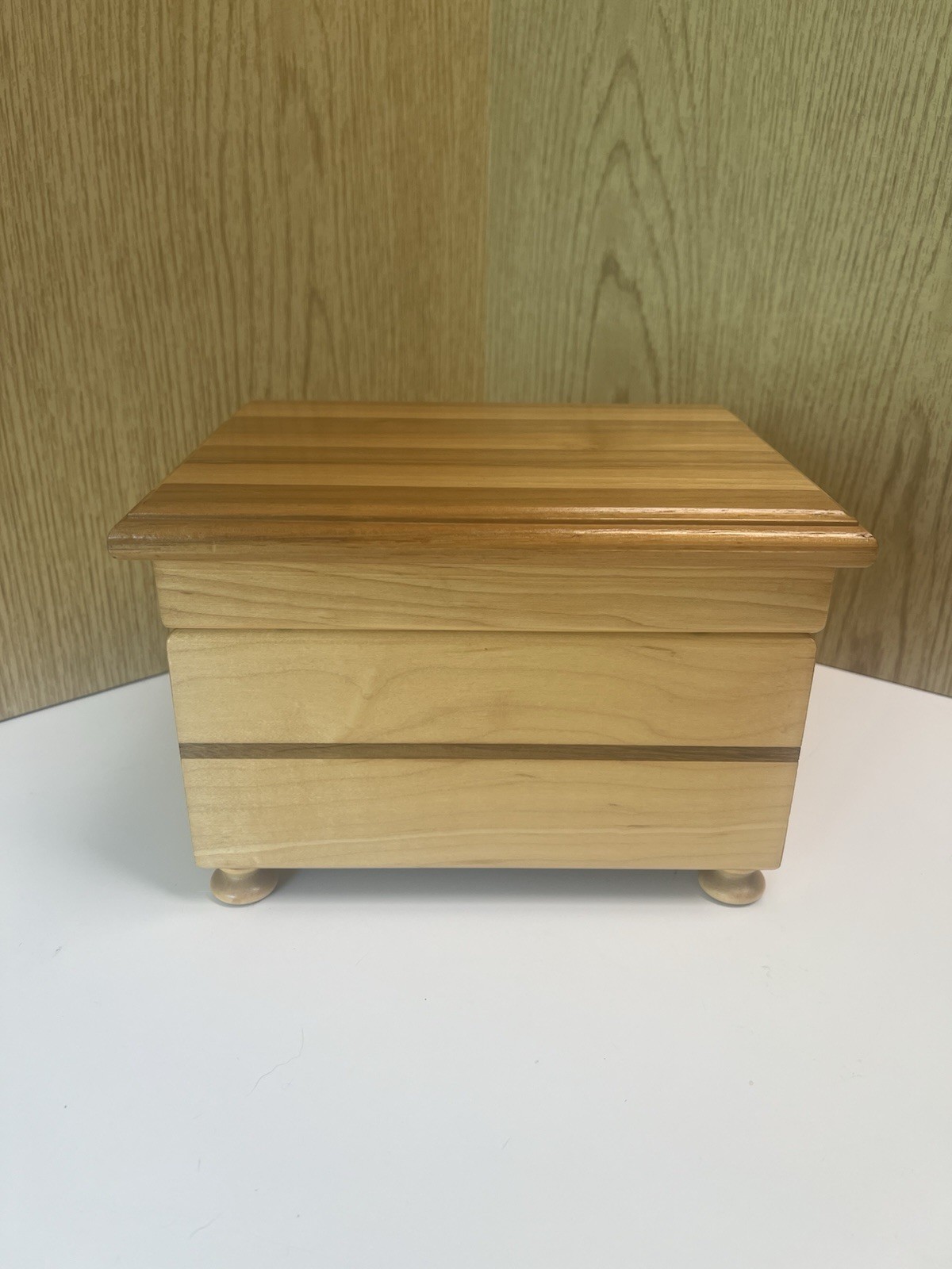 Hand Carved Wooden Hinged Jewelry Trinket Box with Removable Tray Button Feet