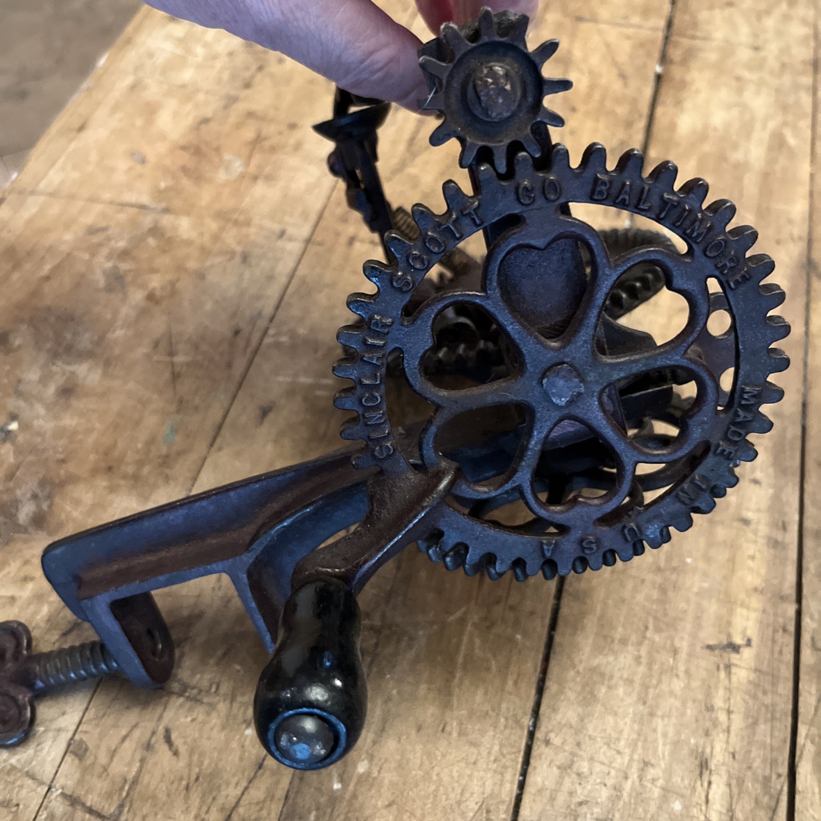 ORIGINAL SINCLAIR SCOTT CO. MECHANICAL APPLE PEELER / BALTIMORE U.S.A. / WORKS!!