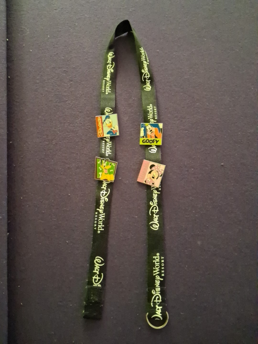 Disney World Lanyard with 4 Trading Pins Minnie Pluto Goofy Donald Pins