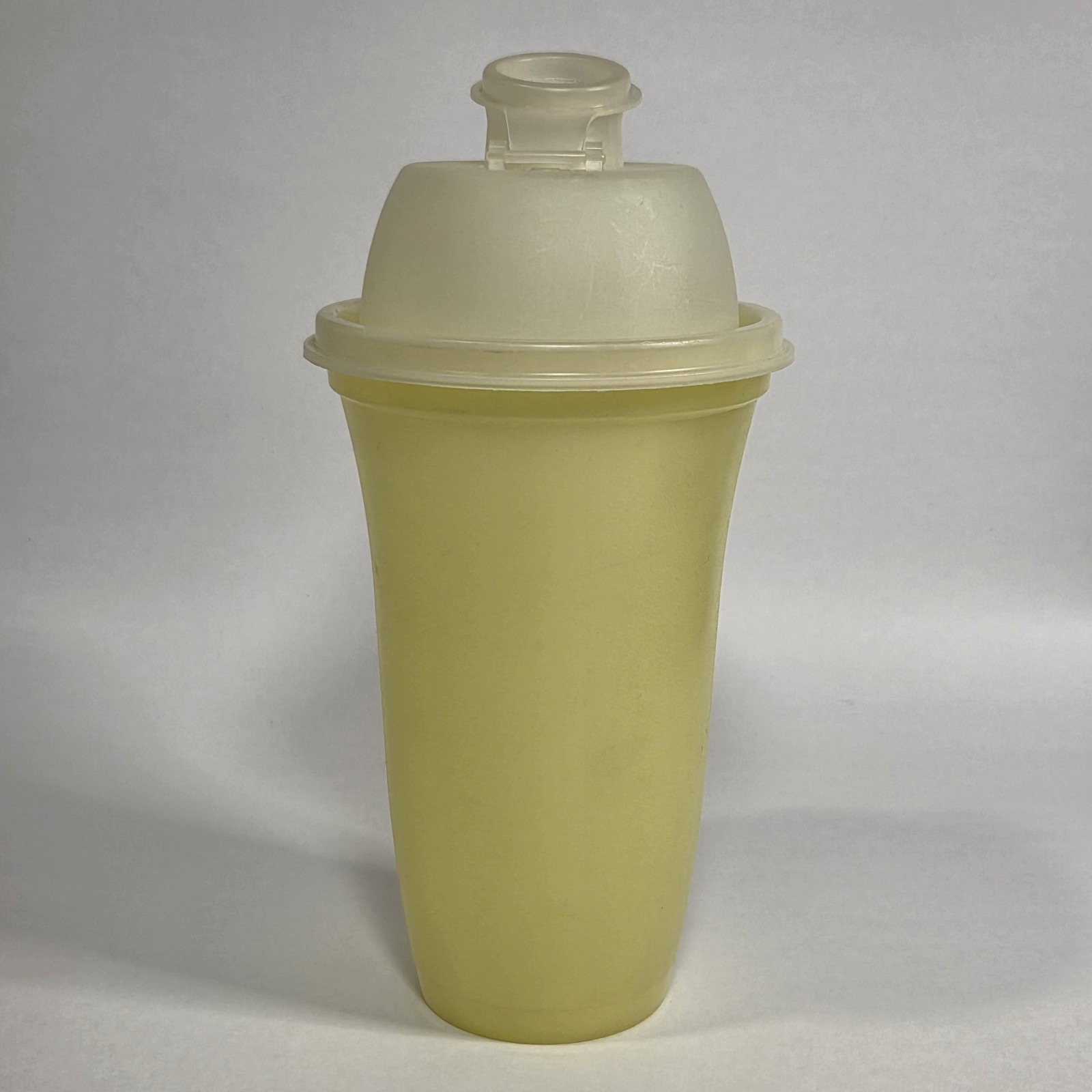 Vintage Tupperware 844 Quick Shake Shaker Mixer Blender Bottle – Yellow 3 Pc Set