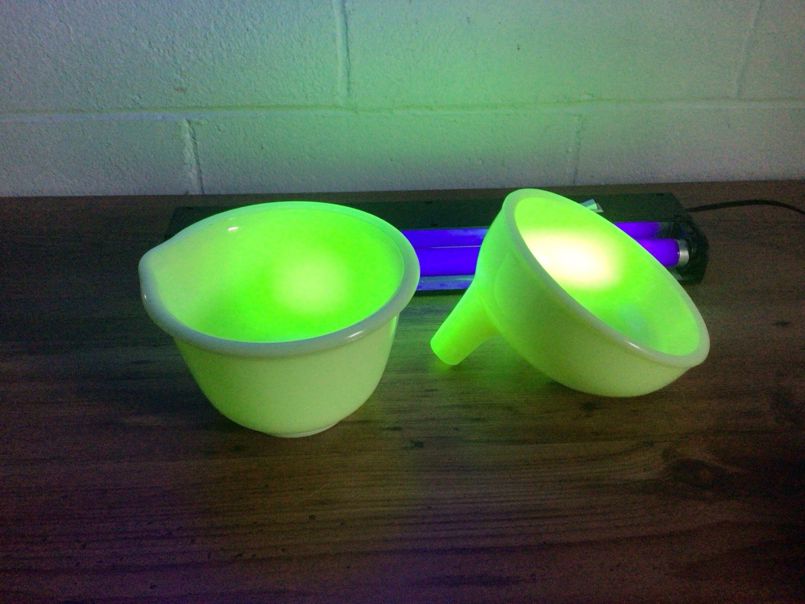 1940’s Jadeite Green Uranium Glass Mixing Bowl With spout and Juicer