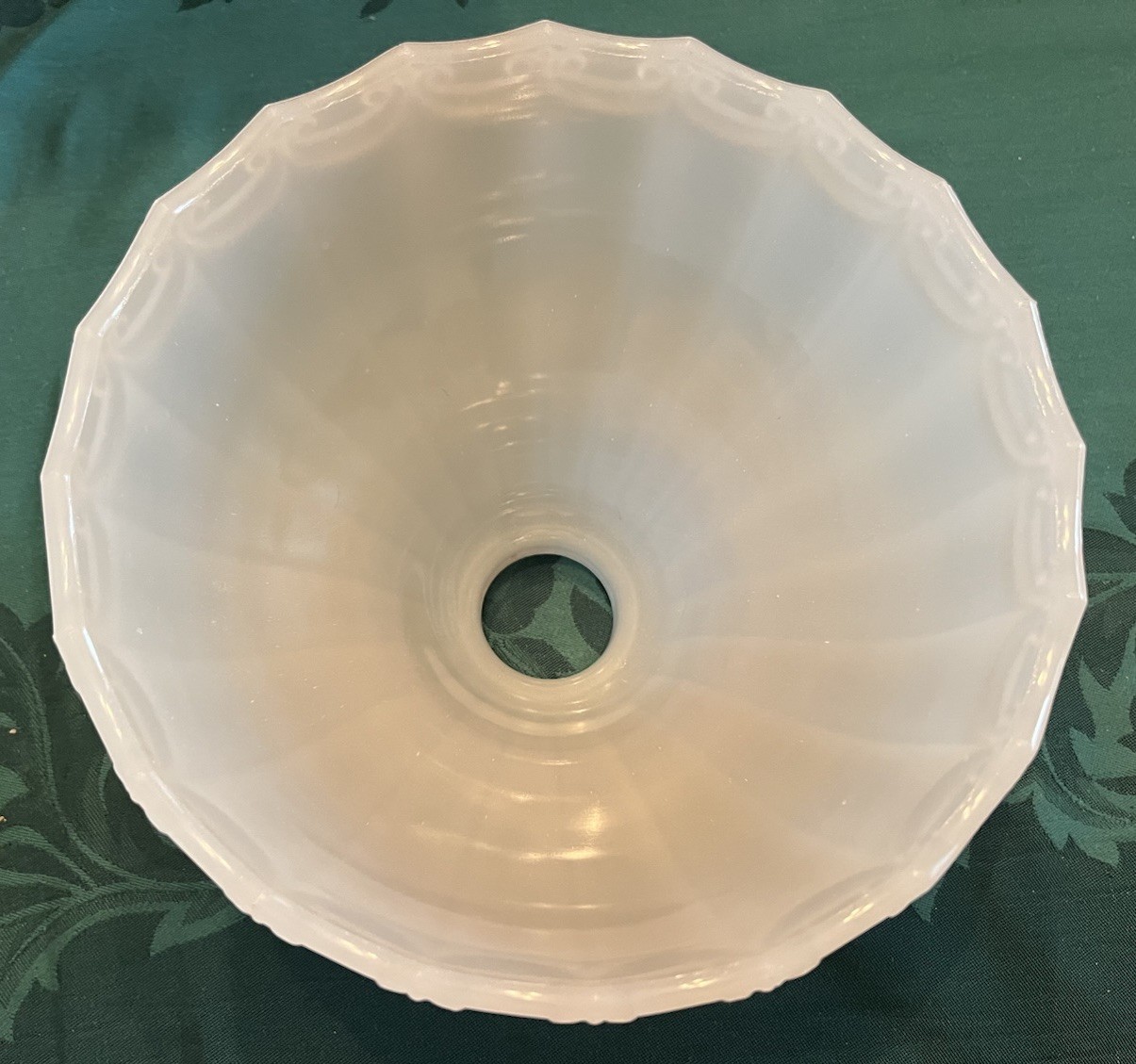 HTF Pullman Train Car RIPLEY ALABASTER Clambroth Ribbed Glass Shade 8-3/4” Dia