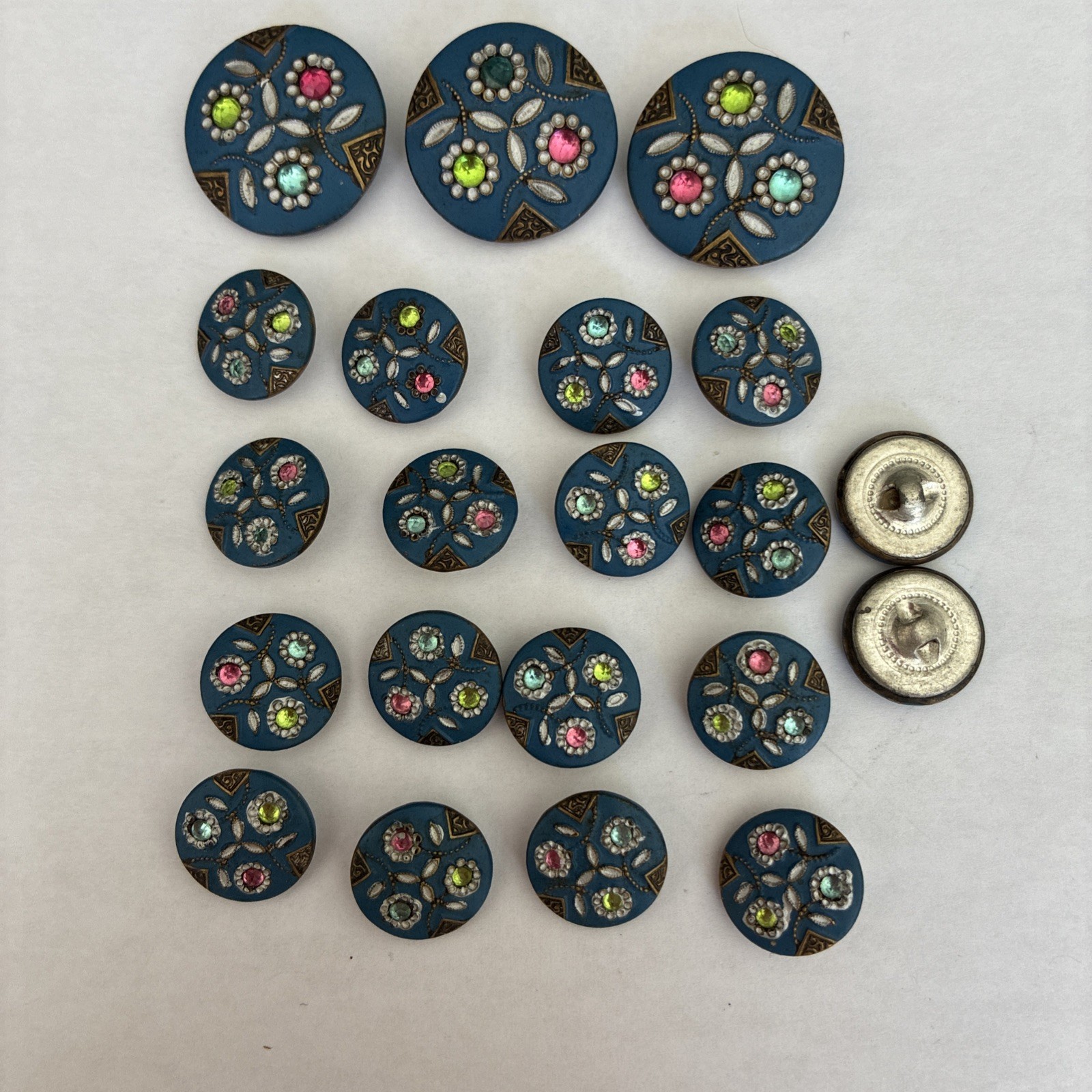 Lot Of 21 (3 Large-18 Small) Mid Century Art Deco Buttons Floral And Leaf Motifs