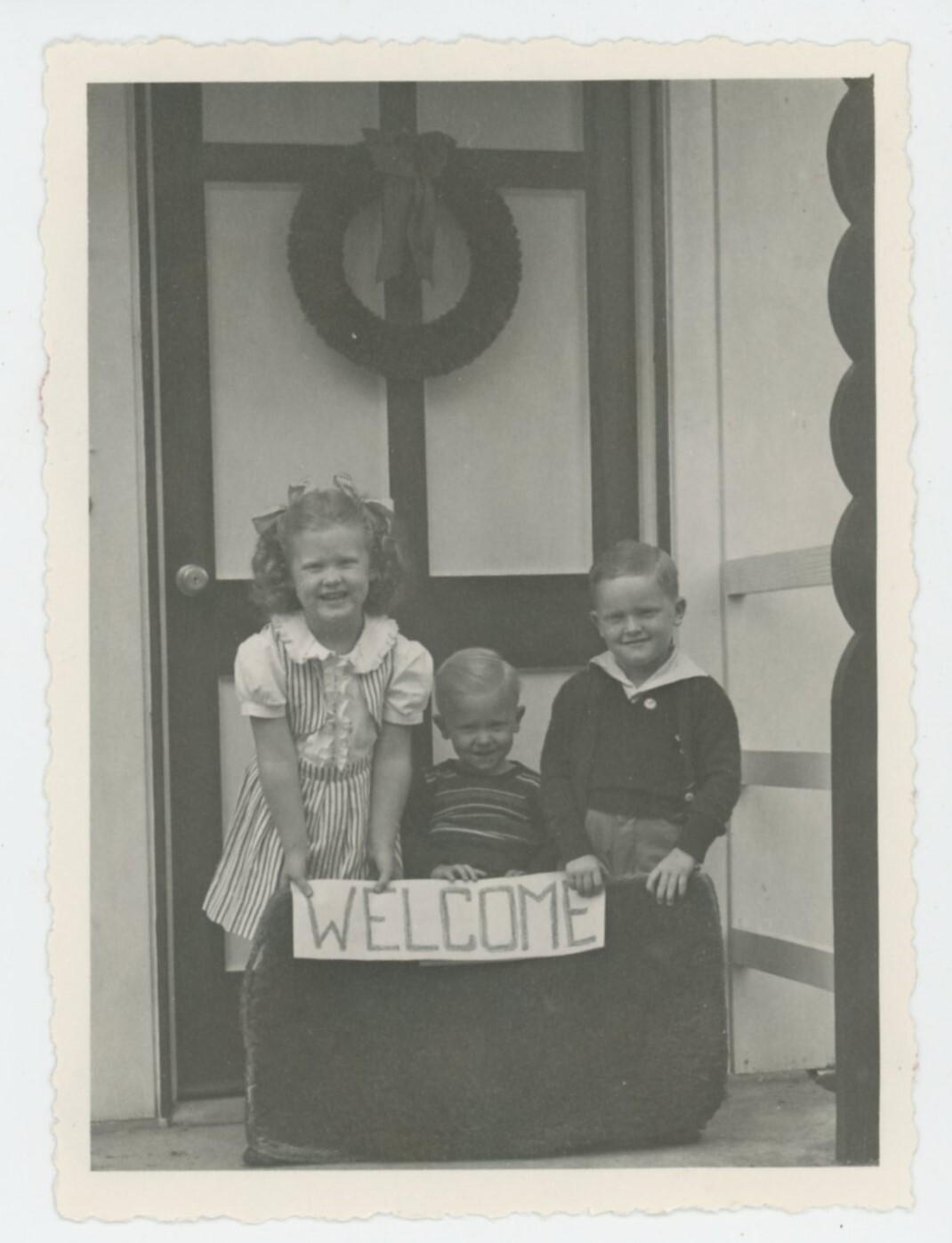 Vintage Photo Traditional Cute Sibling Trio Holds Welcome Sign Fun Wreath 1940s