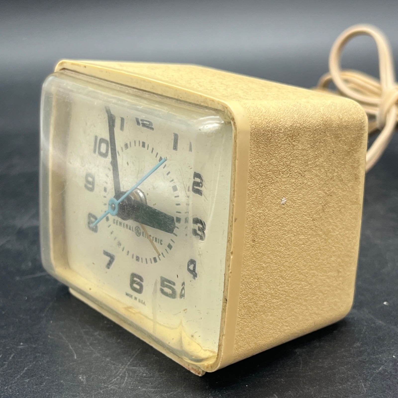 General Electric GE Vintage Retro Analog Plug-in Alarm Clock Square Cube WORKS