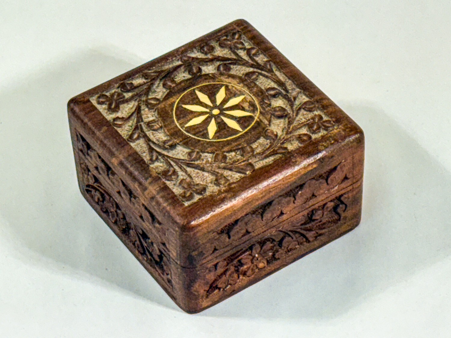 [E302] Archana keepsake jewelry hinged wood box flower inlaid design 4x4x2in