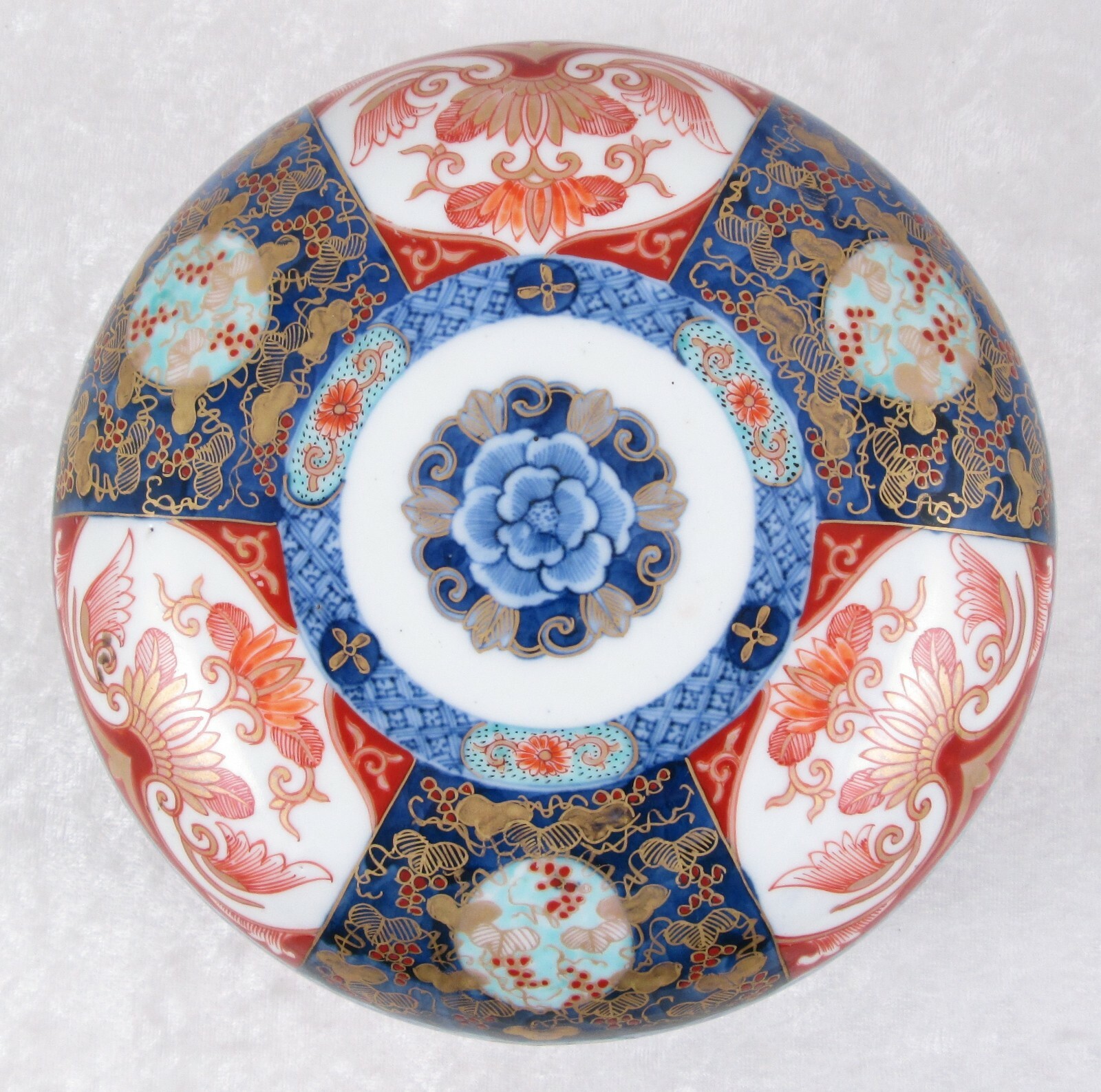 Japanese Imari Porcelain Covered Dish Fukigawa Arita Marked 7-1/8 inch Diameter