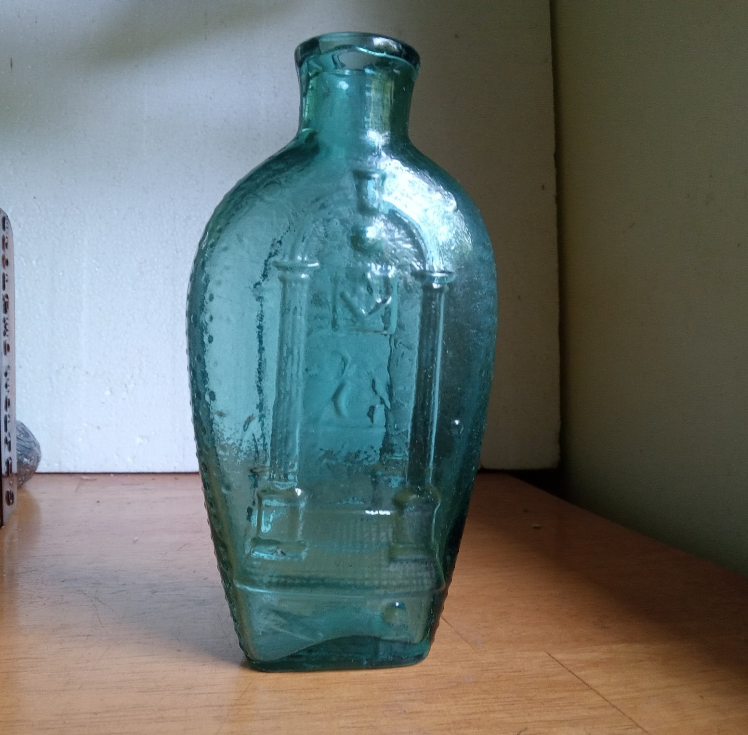 1820s PRETTY BLUE-GREEN GIV-28 HALF PINT MASONIC HISTORICAL FLASK WITH DOTS