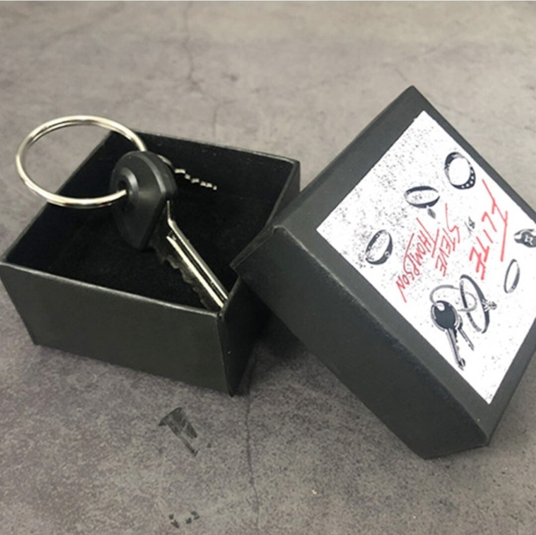 Ring To Keychain Magic Trick – Appear & Vanish Magician Street Illusion “Flite”