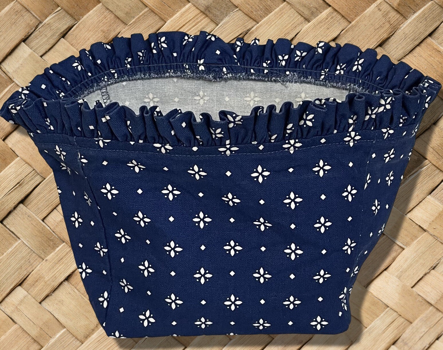 VTG Longaberger Ruffle Basket Liner Dk Blue with White Flowers 7.25” H x 5.5” W