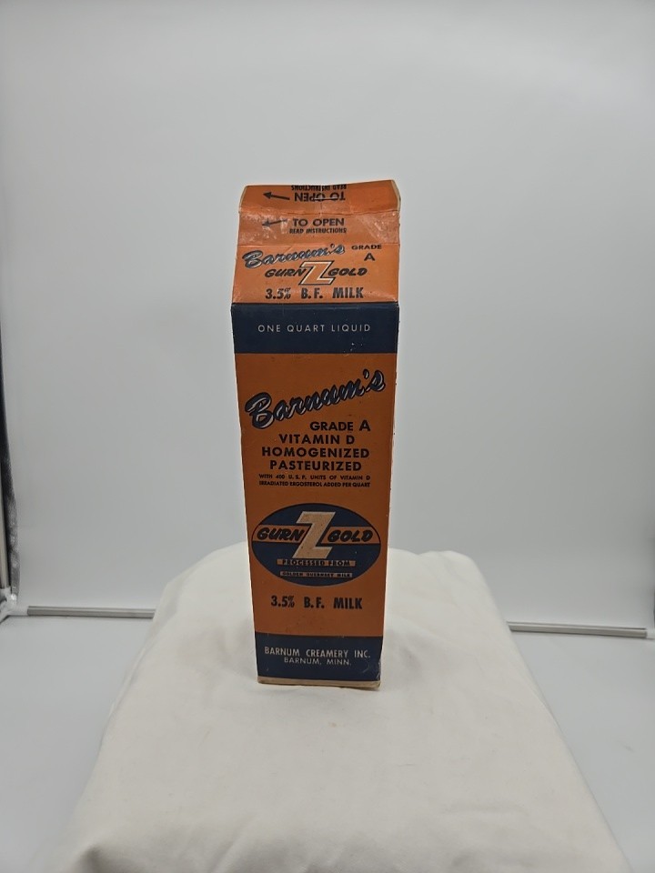 Vintage Waxed Barnum’s Gurn Z Gold 1 Qt. Milk Carton Barnum MN