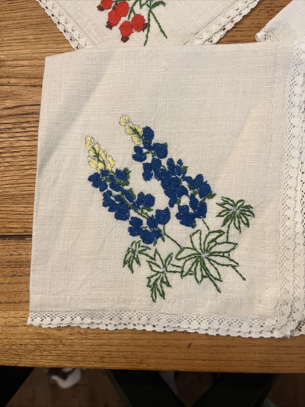 Vtg Set of 8 Hand Embroidered Cross Stitched Linen Napkins w/ crochet trim NOS