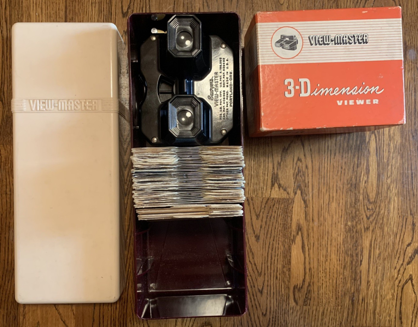 Viewmaster Collector Case W/34 Single Reels W/ Model E Viewer & SAWYERS Bakelite