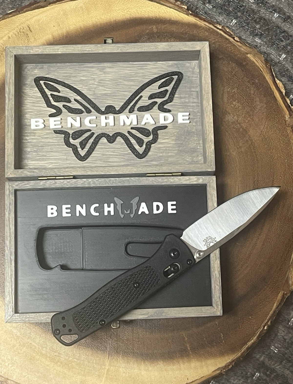 Benchmade Mini Bugout Bugout Folding Pocketknife, Black Handle, Box wooden box