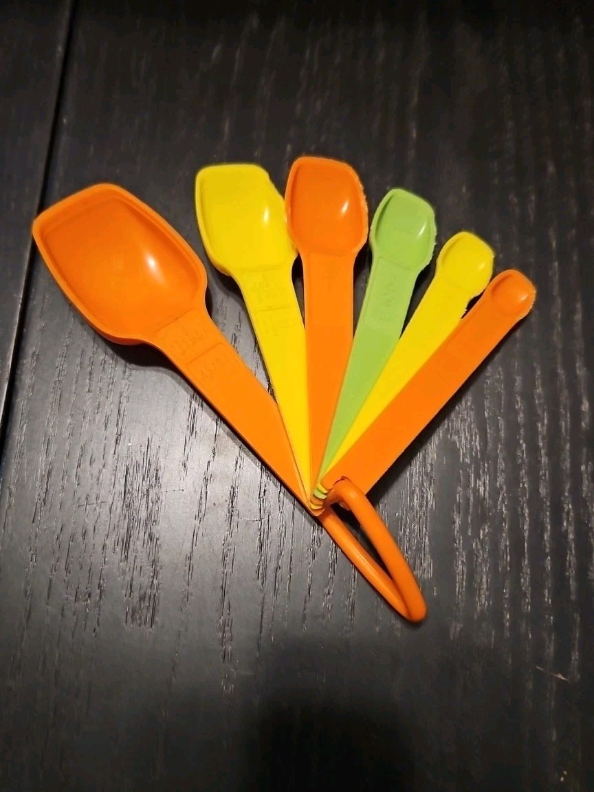 Vintage Tupperware Measuring Spoons Set of 6 & D-Ring Multi Color 1267-1272