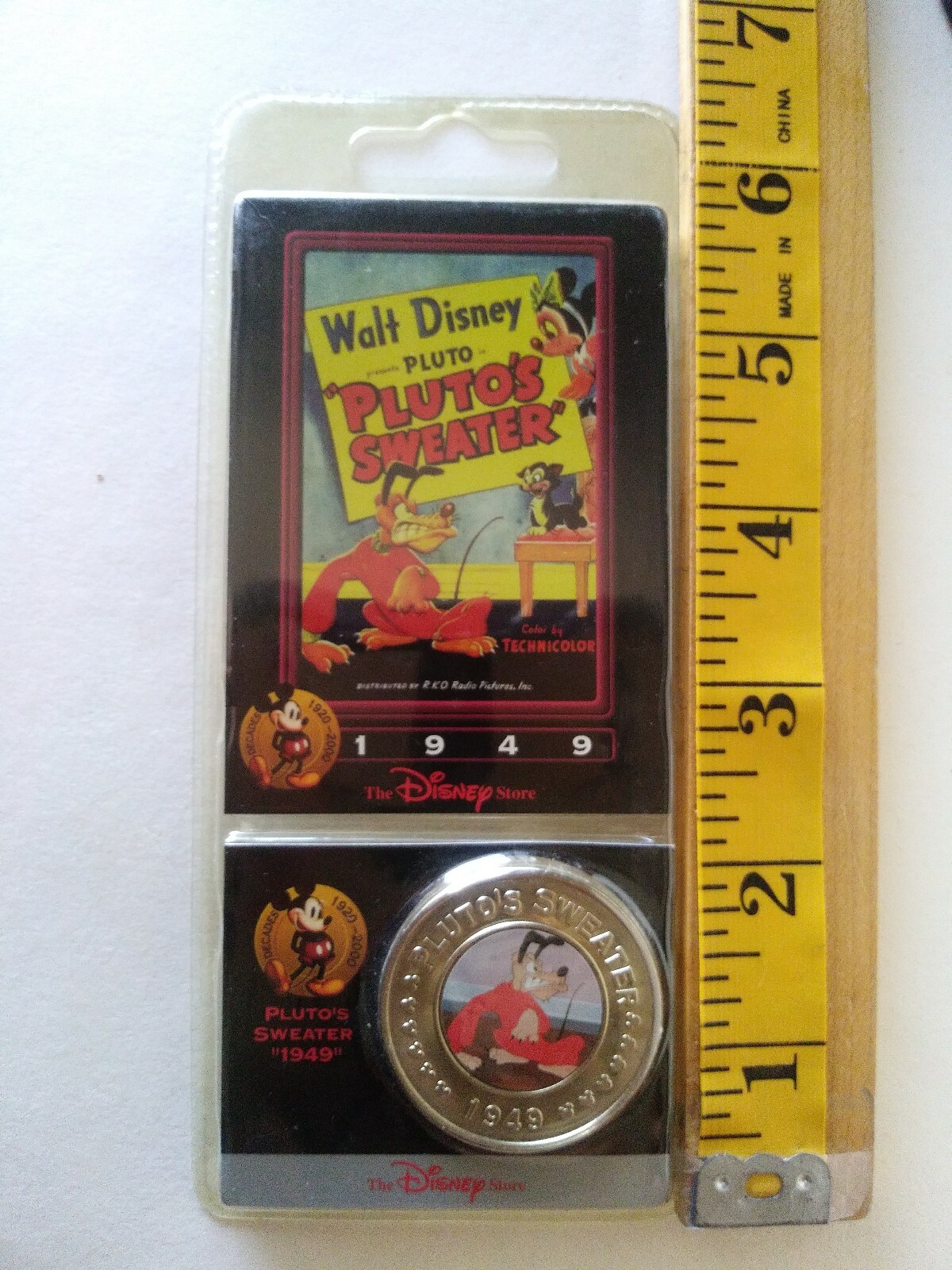 The Disney Store Decades 1920-2000 Pluto’s Sweater “1949” Coin & Card #11 New