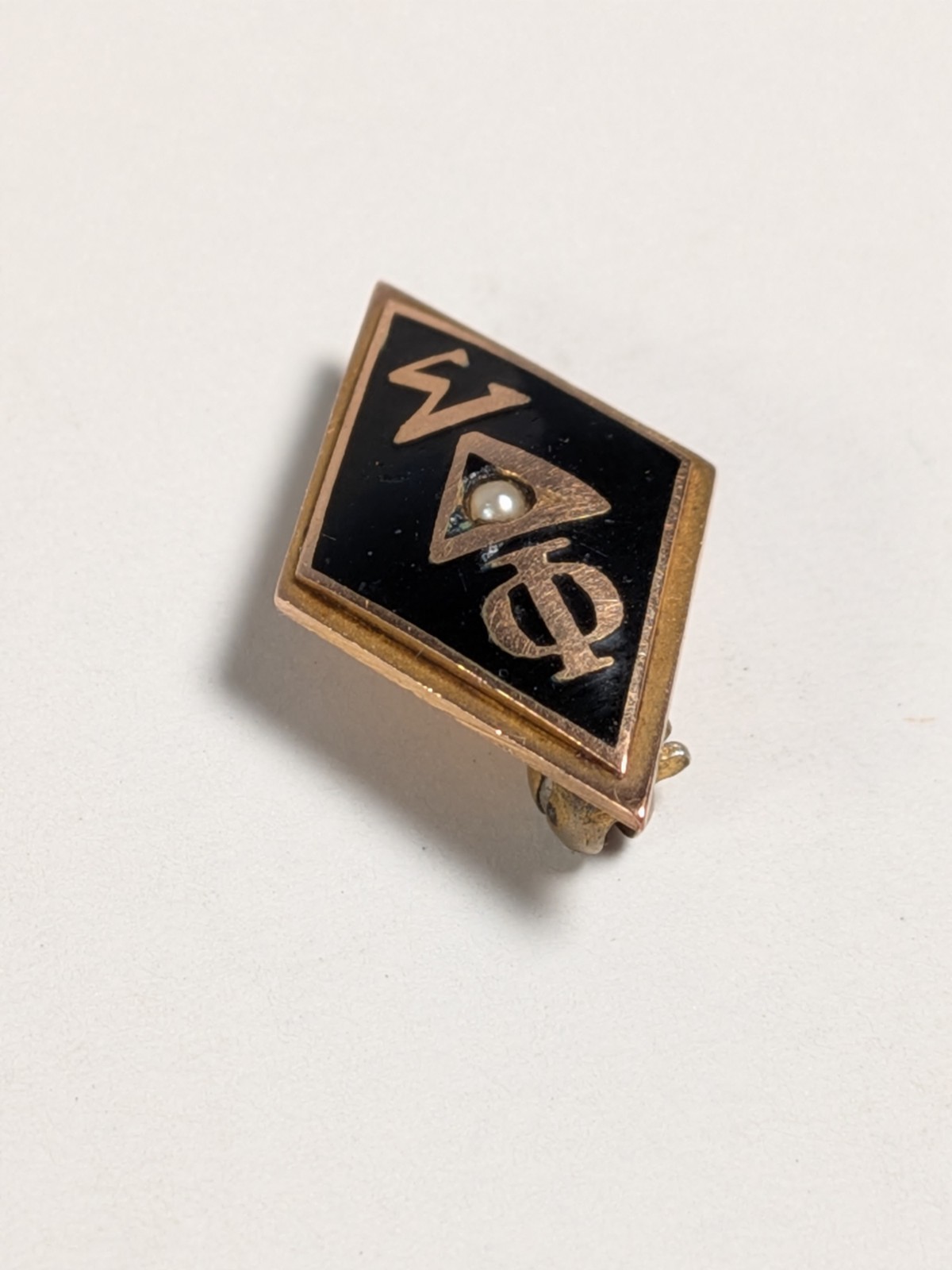 DELTA SIGMA PHI 14K Solid Yellow Gold And Black Enamel Fraternity Lapel Pin 1916