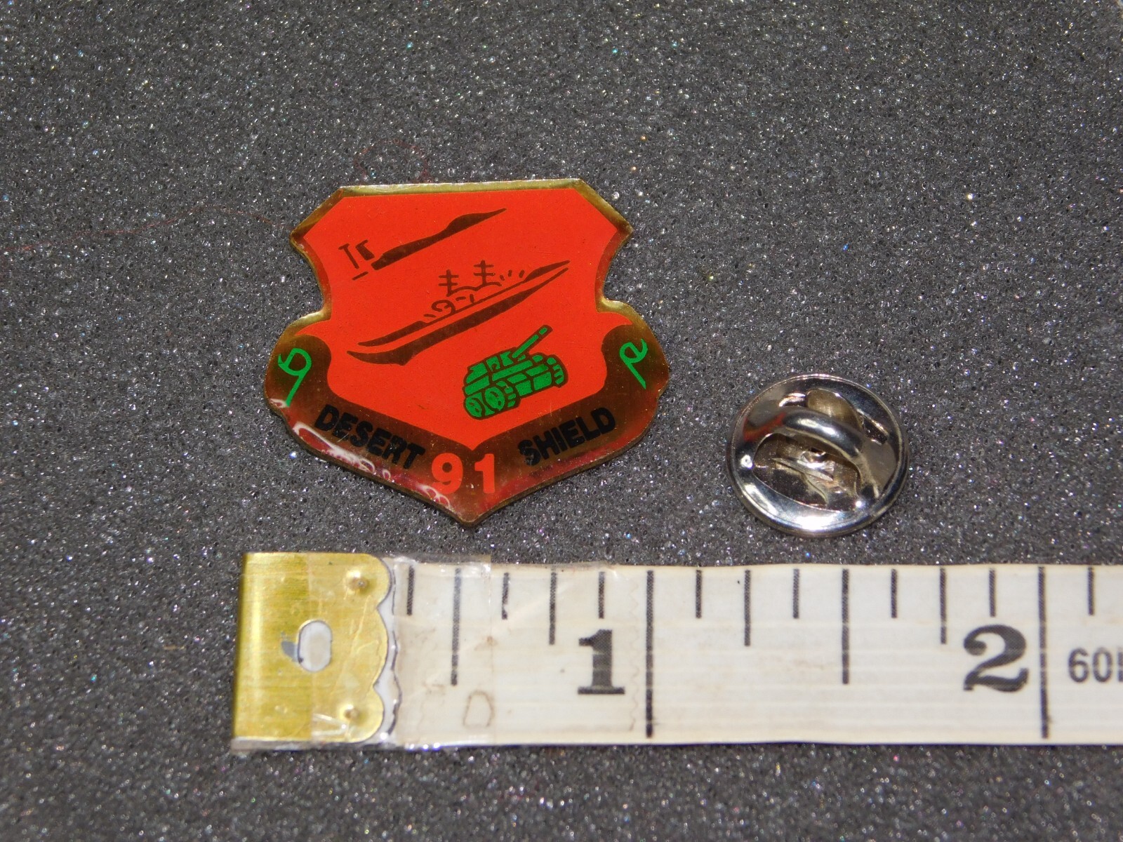 VINTAGE MILITARY PIN DESERT SHIELD 91 TANK SHIP JET