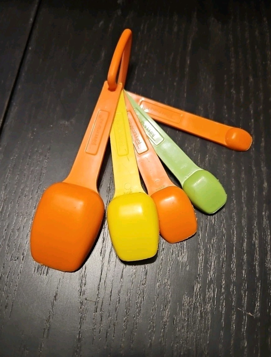 Vintage Tupperware Measuring Spoons Set of 6 & D-Ring Multi Color 1267-1272