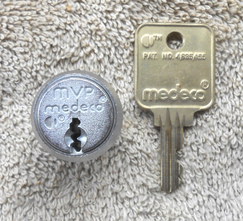 MEDECO cam lock with 1 working key