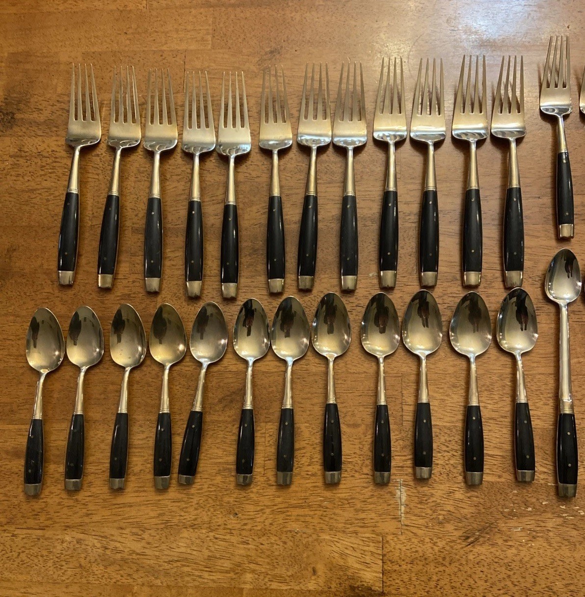 Thailand Tableware Set 150 Pc Set W/ Serving Utensils W/ wooden case