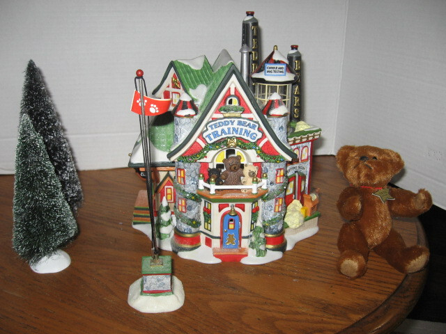 Dept 56 North Pole Series ~ TEDDY BEAR TRAINING CENTER ~ Holiday Value Gift Set