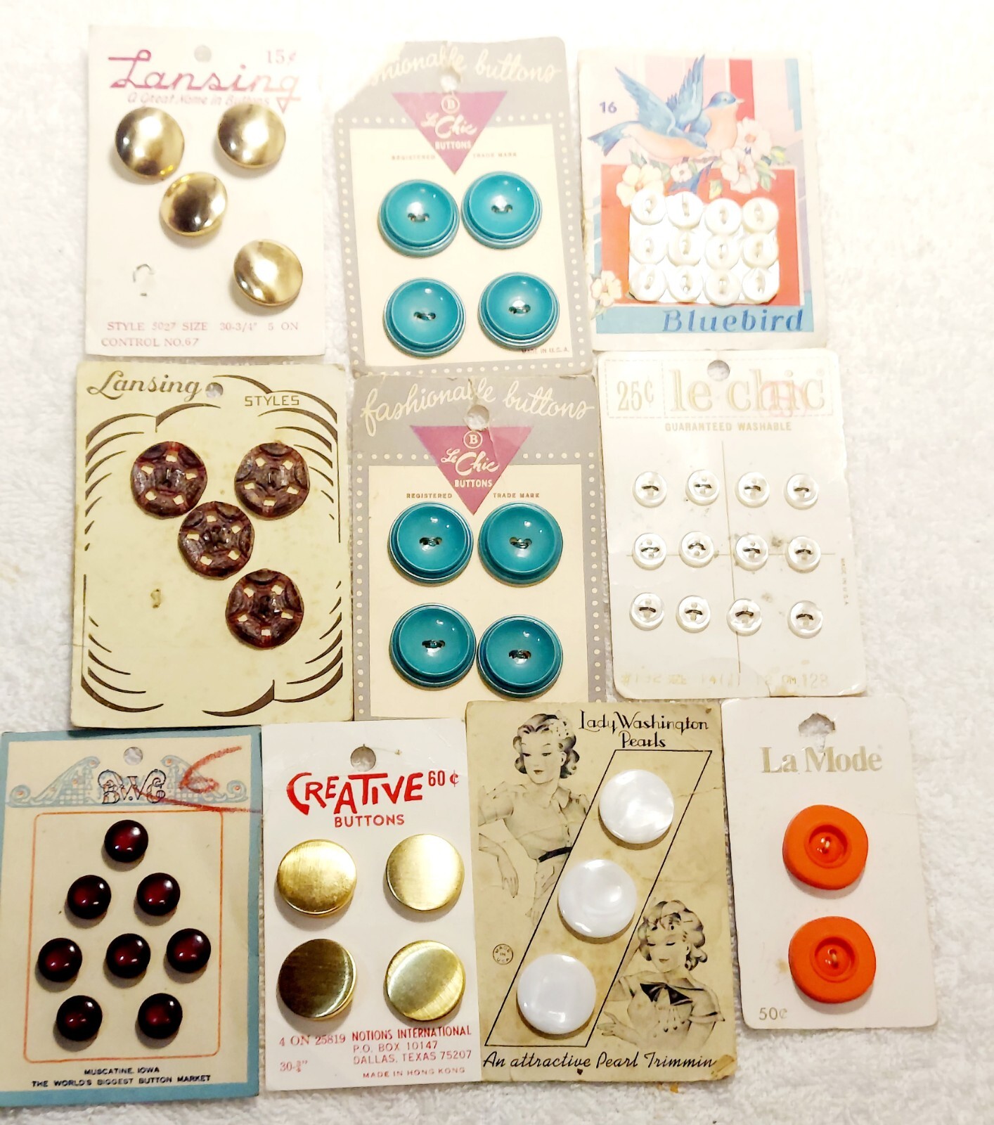 Vintage Buttons On Cards Lansing – Le Chic – La Mode – B W Co. Iowa – Bluebird