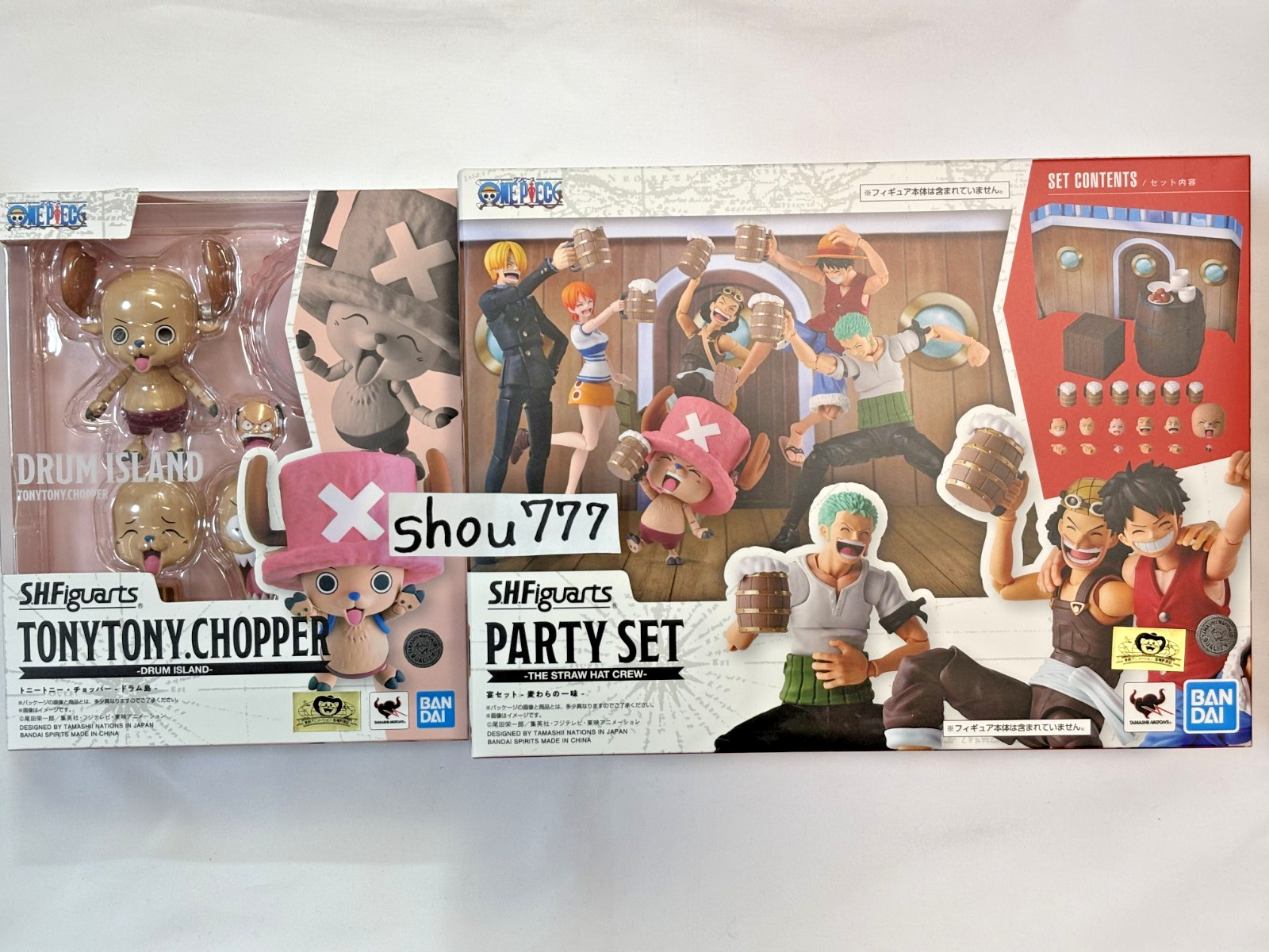 Set of 2 S.H.Figuarts One Piece Tony Tony Chopper w/ Party Set in hand