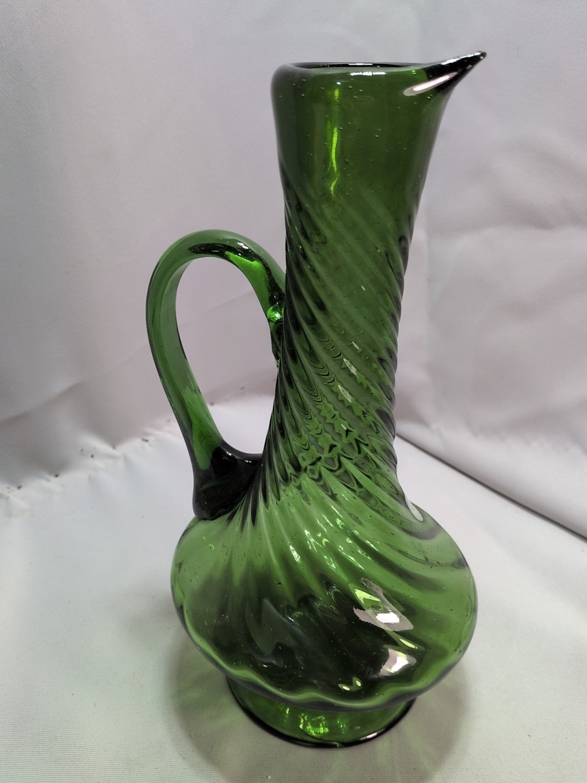 Vintage Mid Century 10″ Tall Green Glass Swirl Pitcher Ewer Jug Vase w/ Spout