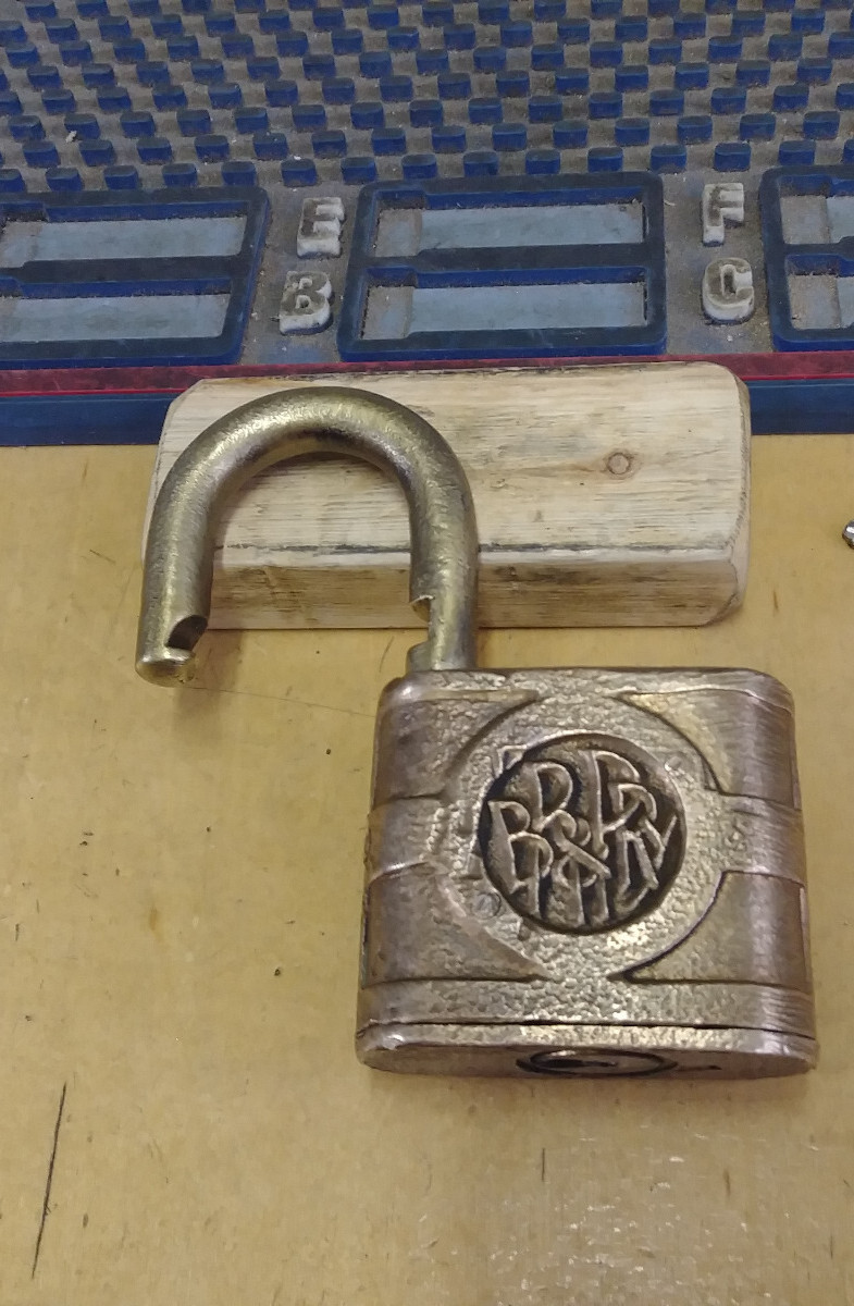 ANTIQUE/VINTAGE yale 851 ALL BRASS BUFFALO ROCHESTER PITTSBURG padlock/