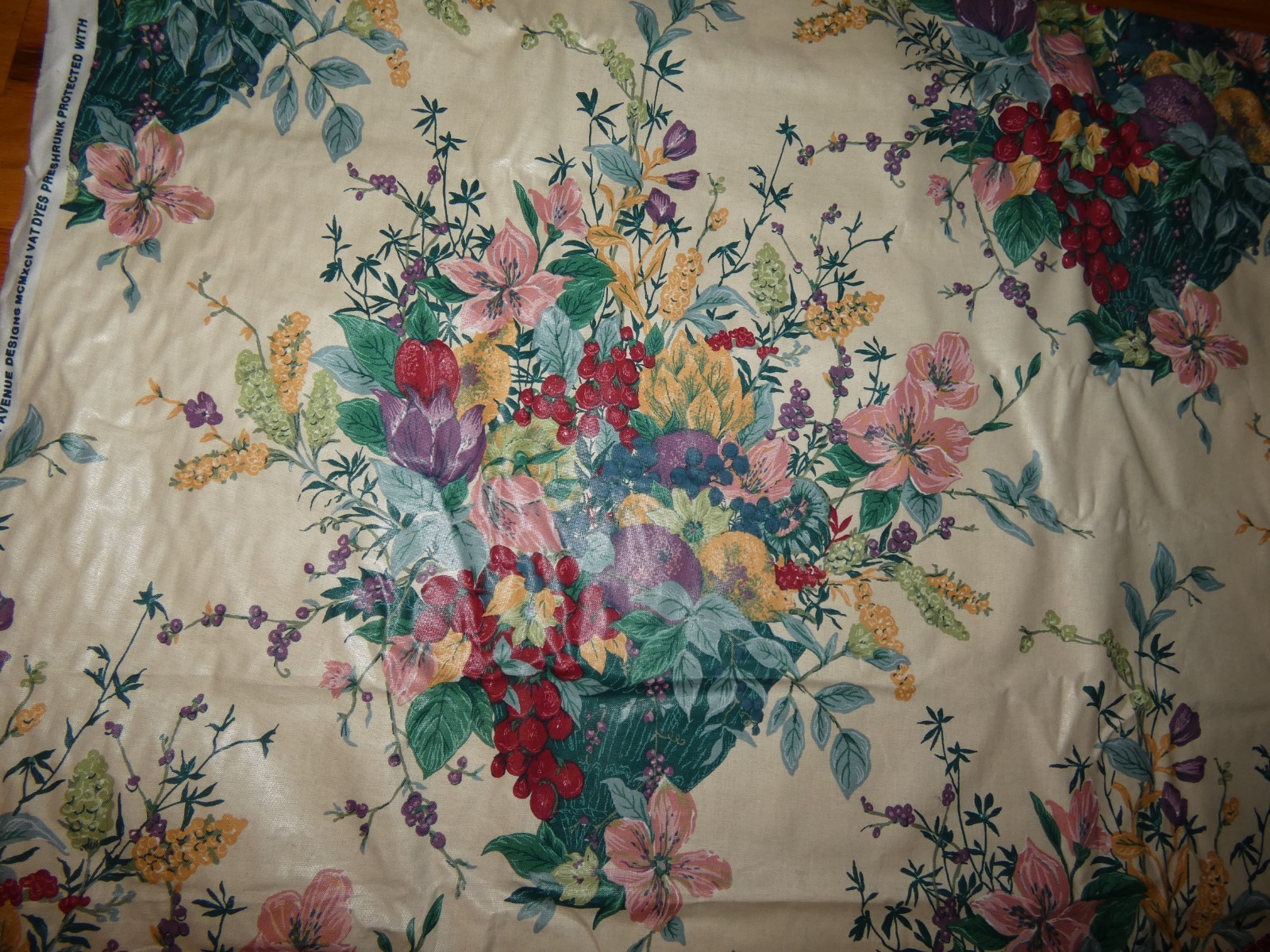 5th Avenue Glazed Cotton Screen Print Designer Fabric Flower Bouquet 1991 3 Yds