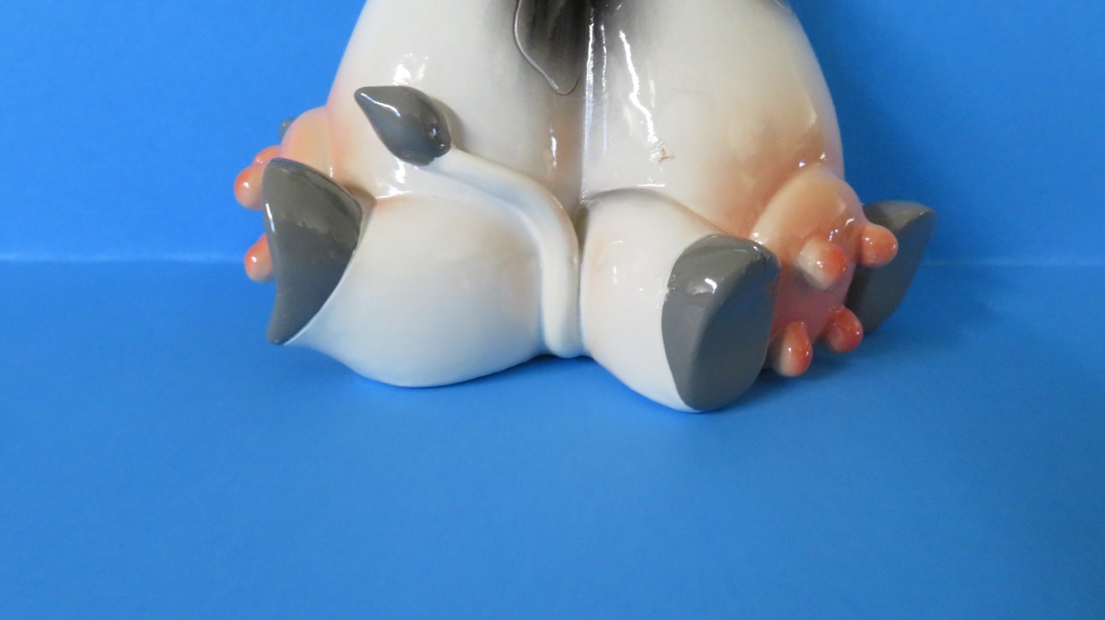 Long Neck Collection “Hugging Snuggling Cows” Figurine 9 inches Tall