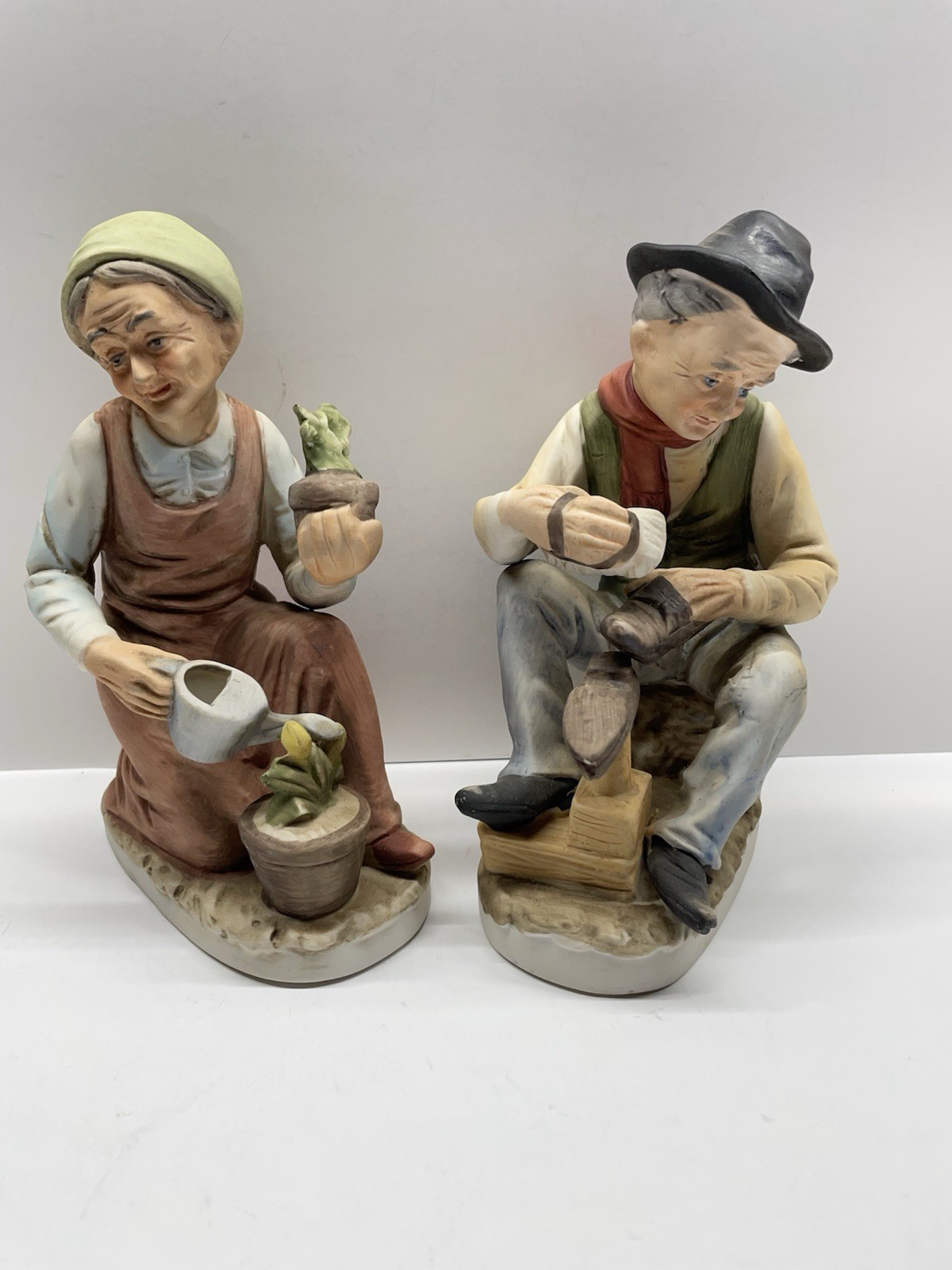 ARCO Art Creation Elderly Gardener & Shoemaker Figurines Set X‑1907‑C Set of 2