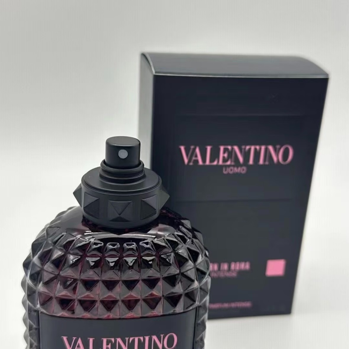 New with box Uomo Born In Roma Intense for Men – 3.4oz EDP Spray 3-7 Day deliver