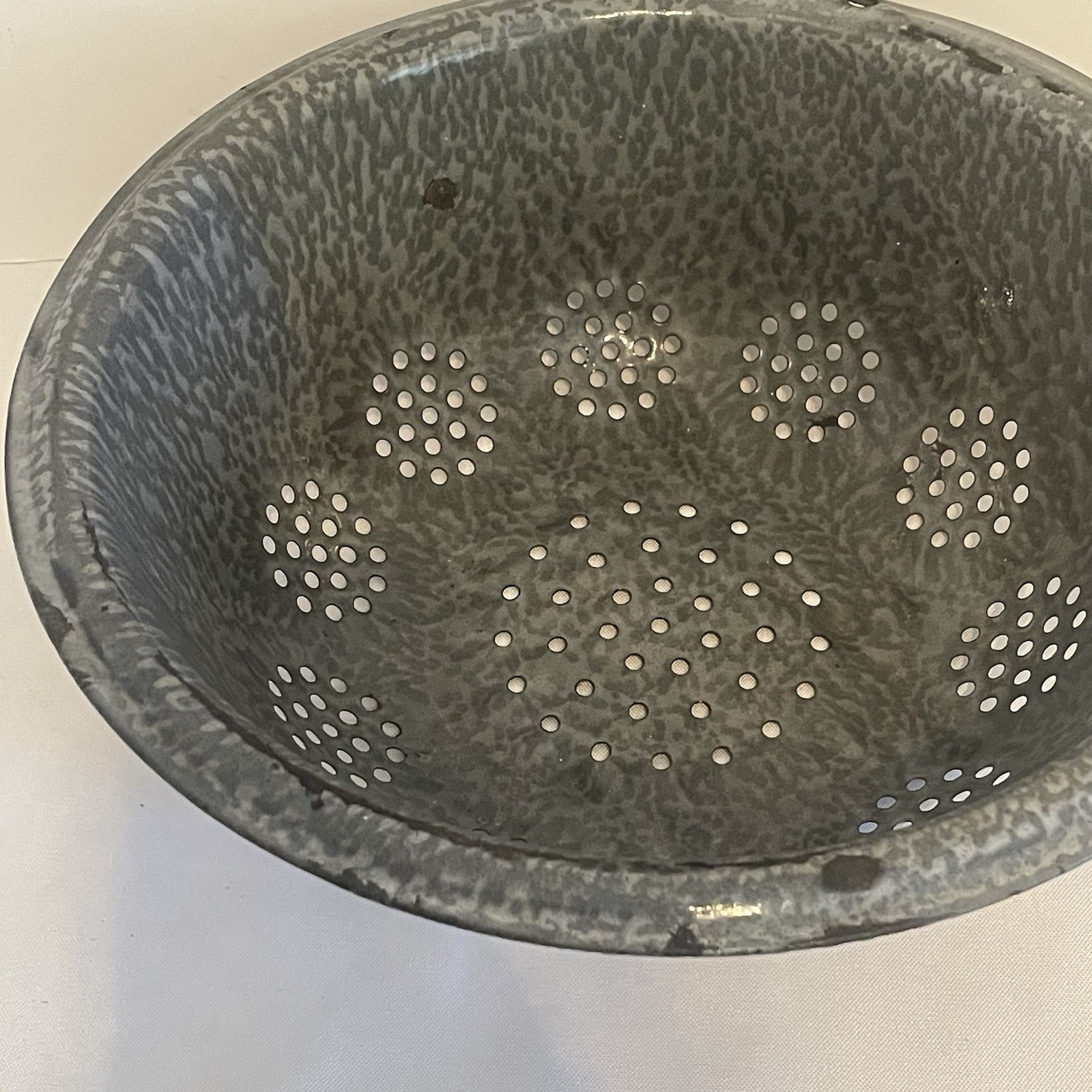 Vintage Enamelware Colander Gray 10.5″ in Diameter Graniteware Farmhouse Rustic