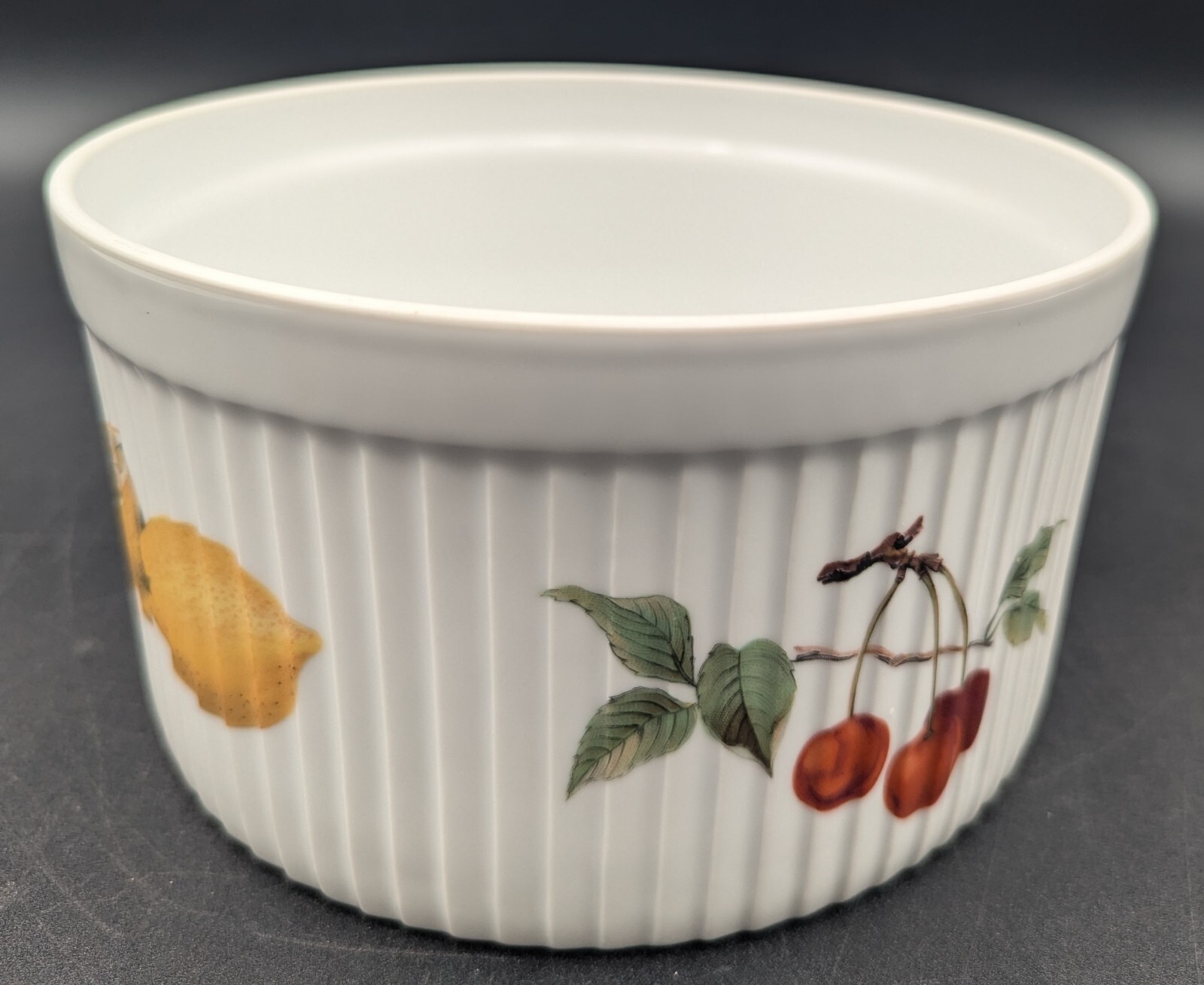 ROYAL WORCESTER EVESHAM 7″ ROUND SOUFFLE AND 12.5″ OVAL BAKER