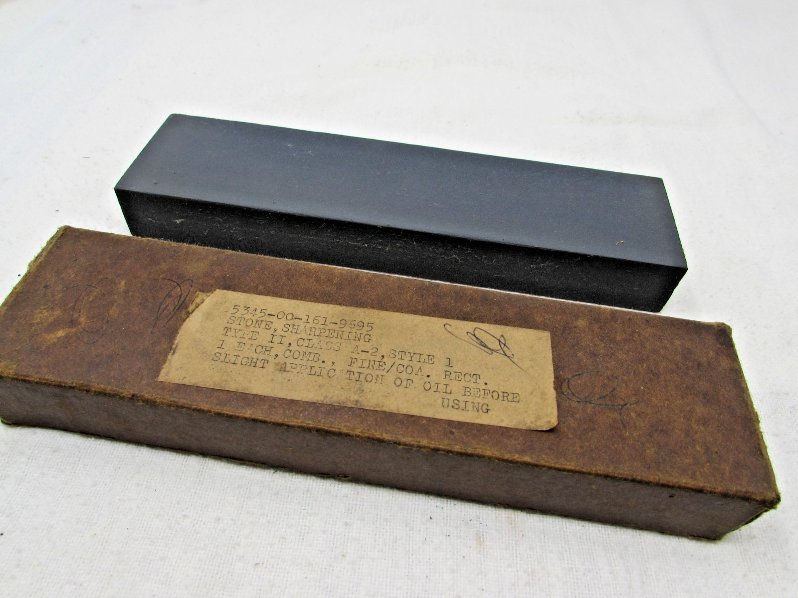 Exc. Vintage Norton Military Issued Sharpening Oilstone in Cardboard Box 8″ Long