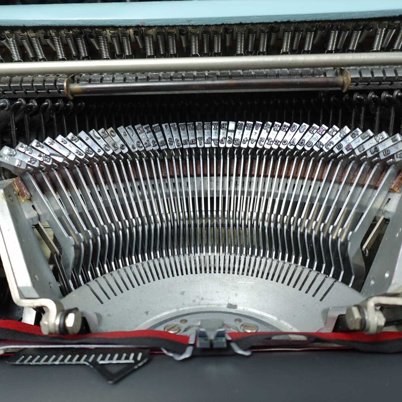 Olivetti Lettera 22 Typewriter Portable Made In Italy W/ Case New Ink 1959 Elite