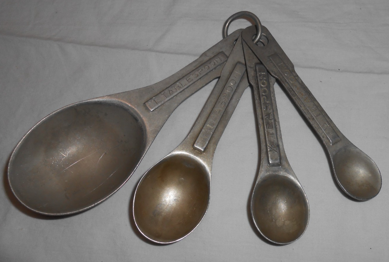 Vintage Aluminum Oval Measuring Spoons On Ring CLEAN NICE CONDITION