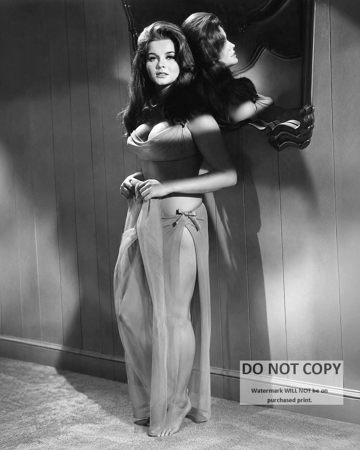 ANN-MARGRET IN “THE SWINGER” PIN UP – 8X10 PUBLICITY PHOTO (BT-359)