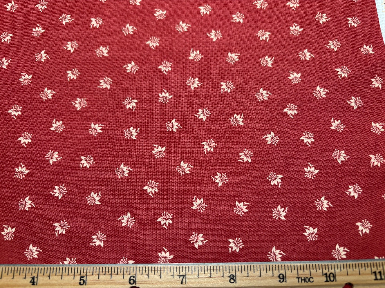 Cotton Fabric 1800s Civil War Repro Red MISSIE CARPENTER TOSSEDFLORAL Marcus 1/2