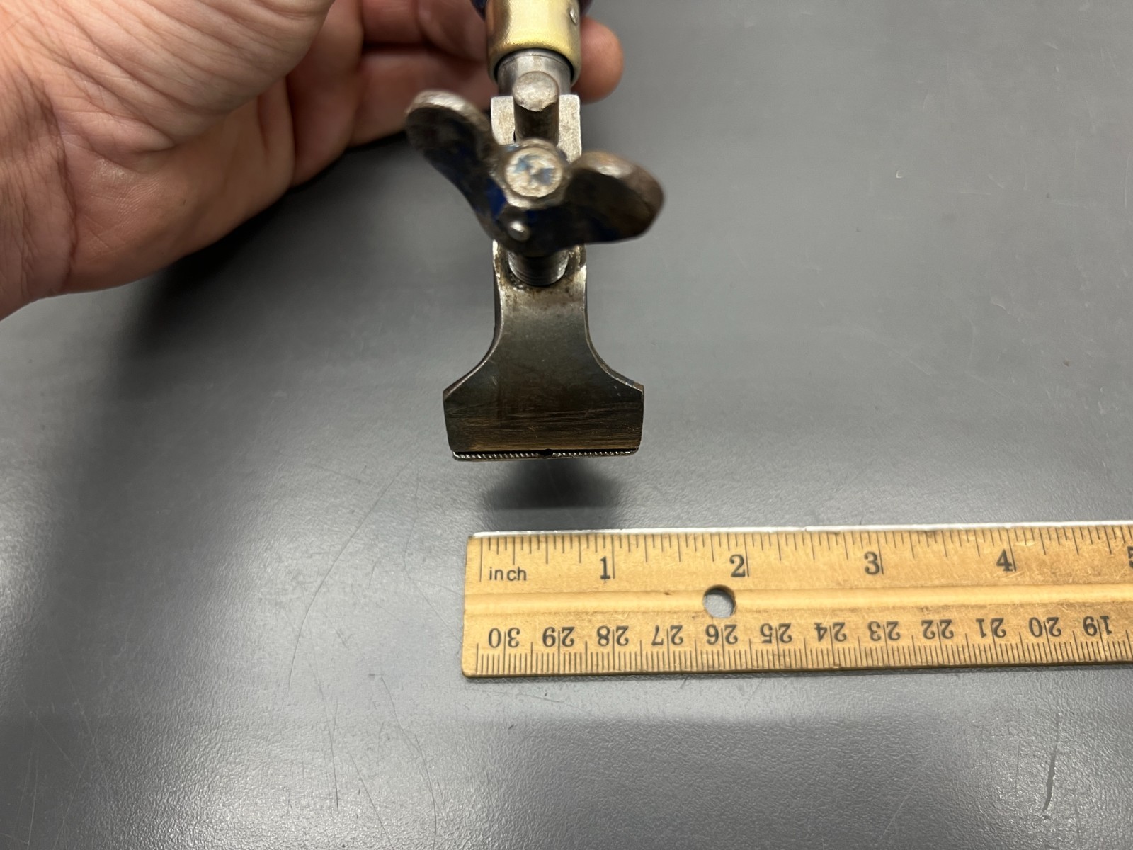 (i) VINTAGE UNBRANDED MACHINIST JEWELER WATCHMAKER HAND VISE 1.5″ JAW