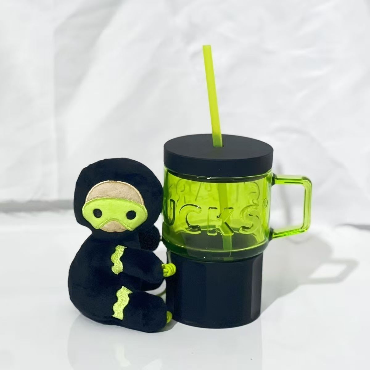 Starbucks 17oz Halloween Gingerbread Tumbler w/Glass Straw – Perfect Winter Gift