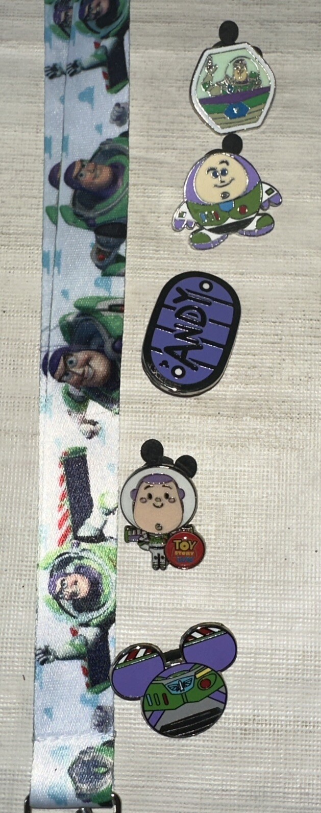 Toy Story Buzz Lightyear Lanyard Starter Set With 5 Pins Disney NEW