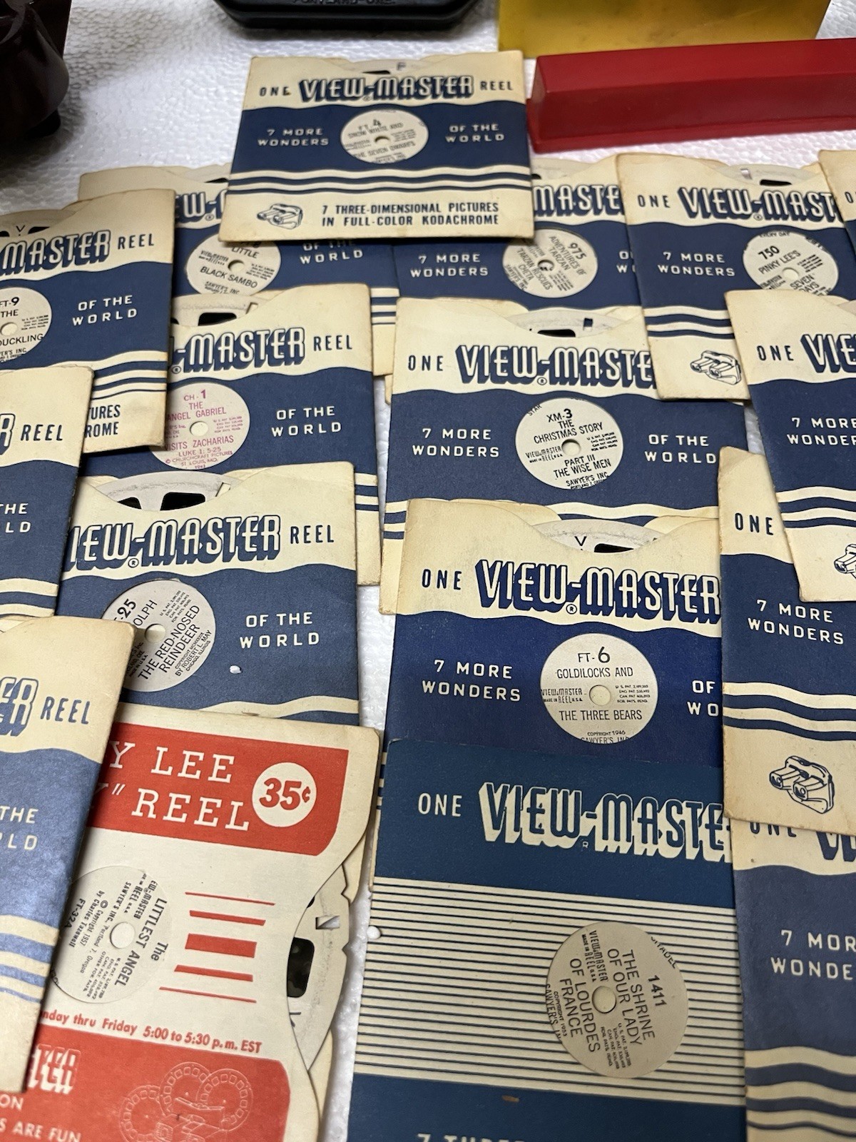 Sawyers Viewmaster Junior Projector And Light Attachment & 24 Reels