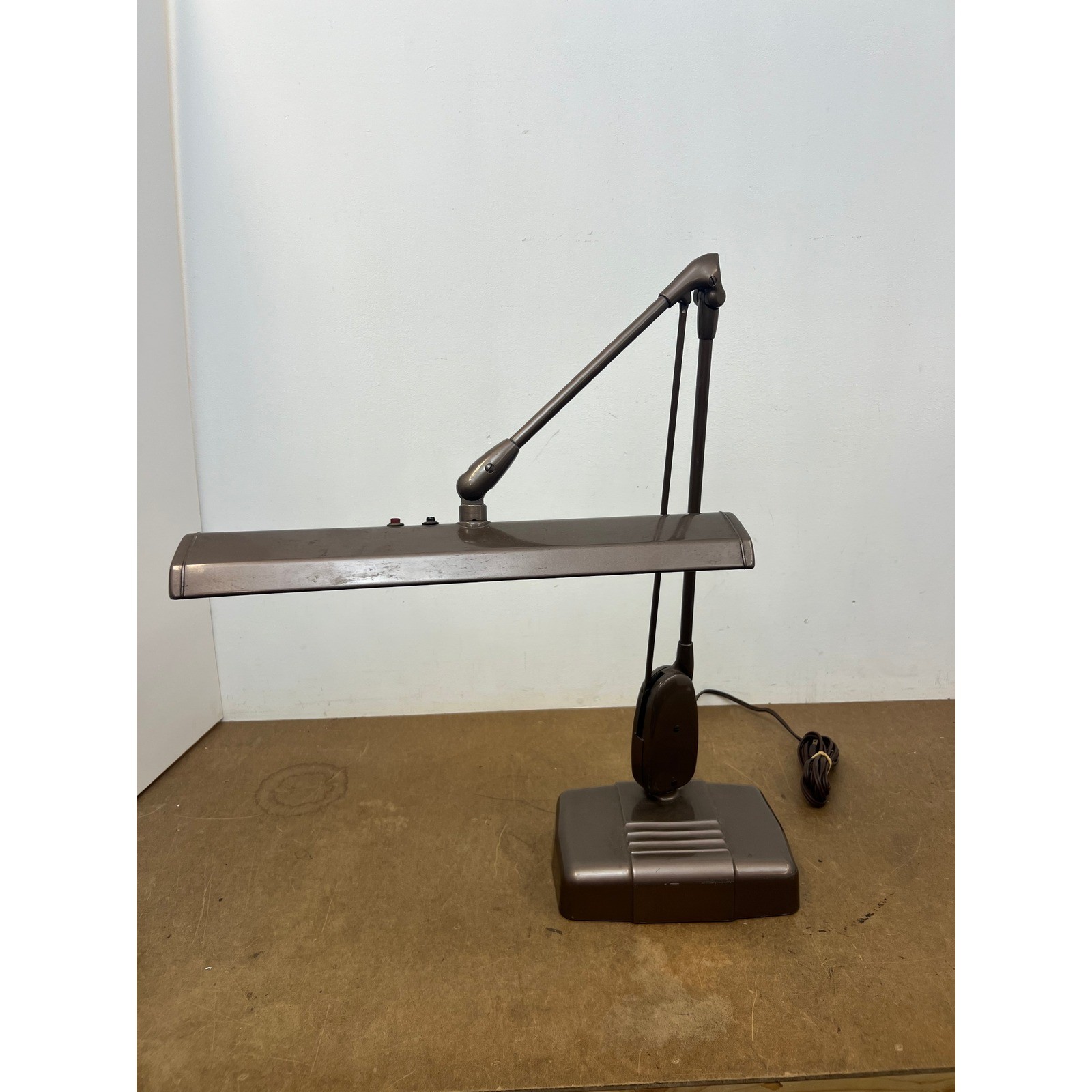 Dazor 2324 Desk Lamp Brown Fixture Industrial Task Light Vintage Art Deco Base